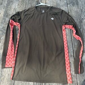 Rabbit running men’s love sleeve with thumb holes!